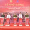 Các đại biểu thực hiện nghi thức bấm nút khởi công xây dựng công trình. (Ảnh: Quốc Đạt/TTXVN)