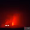 Ảnh núi lửa Anak Krakatau phun trào mạnh do phóng viên ảnh Muhammad Bagus Khoirunas của hãng thông tấn ANTARA chụp trước khi mất liên lạc. (Ảnh: TTXVN phát)