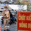 Lực lượng Cảnh sát Giao thông, Công an thành phố Hà Nội duy trì các ca tuần tra kiểm soát, xử lý vi phạm, nhất là vi phạm về nồng độ cồn để kiềm chế tai nạn giao thông. (Ảnh: Phạm Kiên/TTXVN)