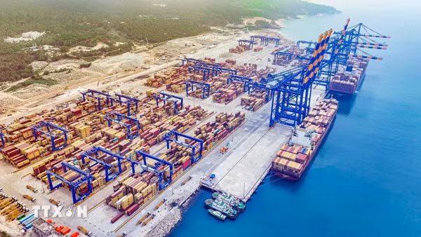 Công nhân cảng và thủy thủ tại 113 cảng biển đồng loạt đình công