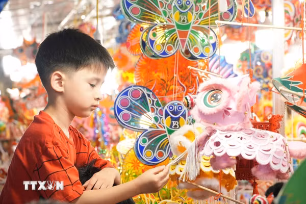 Rộn ràng khai mạc Lễ hội Trung Thu 2026 tại Hà Nội