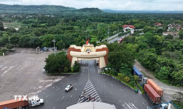 Đưa Lao Bảo thành trung tâm thương mại, logistics