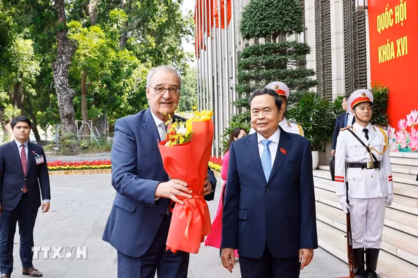 Chủ tịch Quốc hội Trần Thanh Mẫn hội kiến Tổng thống Thụy Sĩ