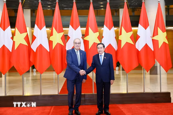 Chủ tịch Quốc hội Trần Thanh Mẫn hội kiến Tổng thống Thụy Sĩ Guy Parmelin