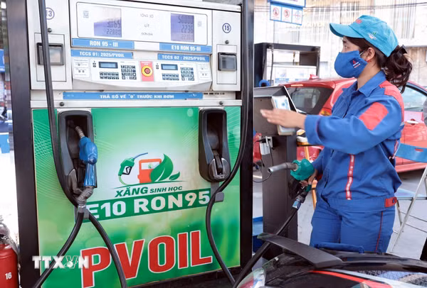 PVOIL giảm giá 350 đồng mỗi lít xăng dầu tại 1.100 cửa hàng trên toàn quốc