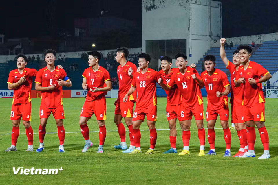Niềm vui của "Những Chiến binh Sao Vàng" sau bàn thắng đầu tiên ở chiến dịch Vòng loại U23 châu Á 2026. (Ảnh: Việt Anh/Vietnam+)