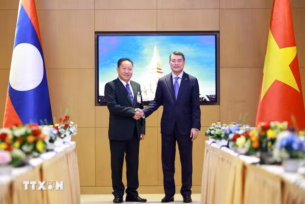 Thủ tướng Lê Minh Hưng tiếp Phó Chủ tịch Trung ương Mặt trận Lào xây dựng đất nước và Chủ tịch Hội Hữu nghị Lào-Việt Nam