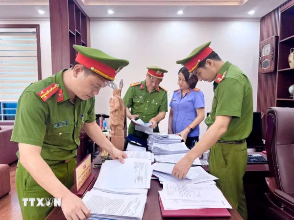 Phú Thọ: Bắt tạm giam Bí thư Đảng ủy và Chủ tịch UBND xã Hợp Kim