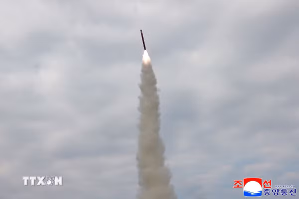 Triều Tiên phóng tên lửa đạn đạo tầm ngắn