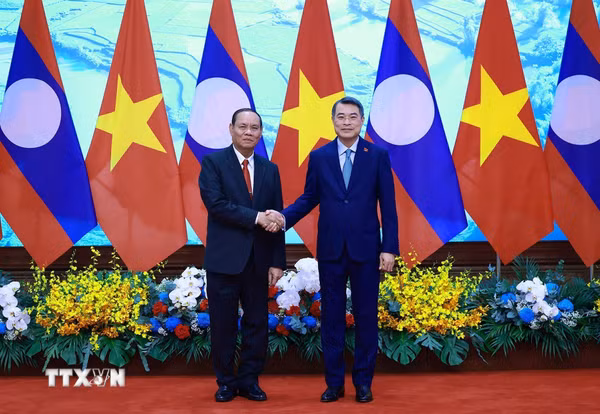 Thủ tướng Lê Minh Hưng: Việt Nam luôn dành ưu tiên cao nhất cho quan hệ với Lào