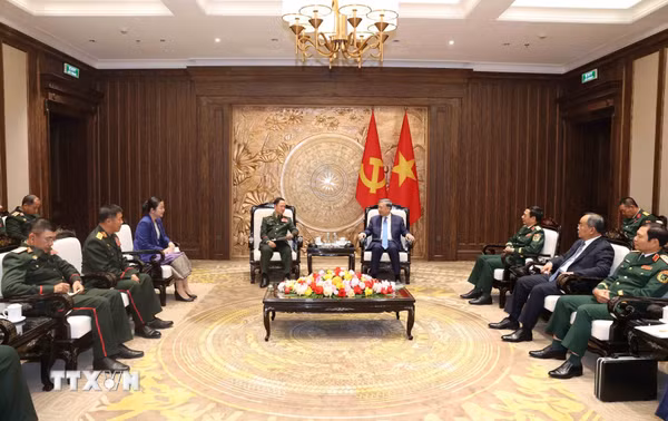 Việt Nam luôn dành ưu tiên cao nhất cho quan hệ với Lào