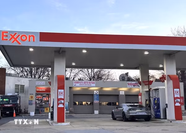 Doanh nghiệp Mỹ tăng tốc lọc dầu giữa cơn khát nhiên liệu toàn cầu
