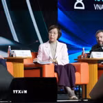 Tổng Giám đốc TTXVN Vũ Việt Trang phát biểu tham luận tại Diễn đàn quốc tế "Đối thoại về tin giả 4.0." (Ảnh: Tâm Hằng/TTXVN)
