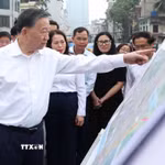 Tổng Bí thư, Chủ tịch nước Tô Lâm kiểm tra việc thực hiện dự án đường Vành đai 2,5 thuộc địa bàn phường Cầu Giấy. (Ảnh: Thống Nhất/TTXVN)