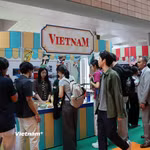 Quảng bá gian hàng Việt Nam. (Ảnh minh họa: Vietnam+)