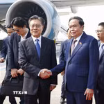 Đại biểu Trung Quốc tiễn Chủ tịch Quốc hội Trần Thanh Mẫn tại Sân bay quốc tế Hàm Dương, TP Tây An, tỉnh Thiểm Tây. (Ảnh: Doãn Tấn/TTXVN)