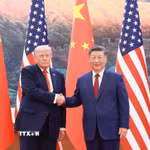 Chủ tịch Trung Quốc Tập Cận Bình (phải) trong cuộc gặp Tổng thống Mỹ Donald Trump có chuyến thăm cấp Nhà nước tới Trung Quốc, tại Bắc Kinh ngày 14/5/2026. (Ảnh: THX/TTXVN phát)