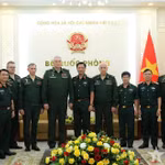 Thượng tướng Nguyễn Trường Thắng, Thượng tướng Vladimir Borisovich Zarudnitsky và các đại biểu tại cuộc tiếp.