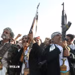Các tay súng Houthi tại Sanaa, Yemen. (Ảnh: THX/TTXVN phát)