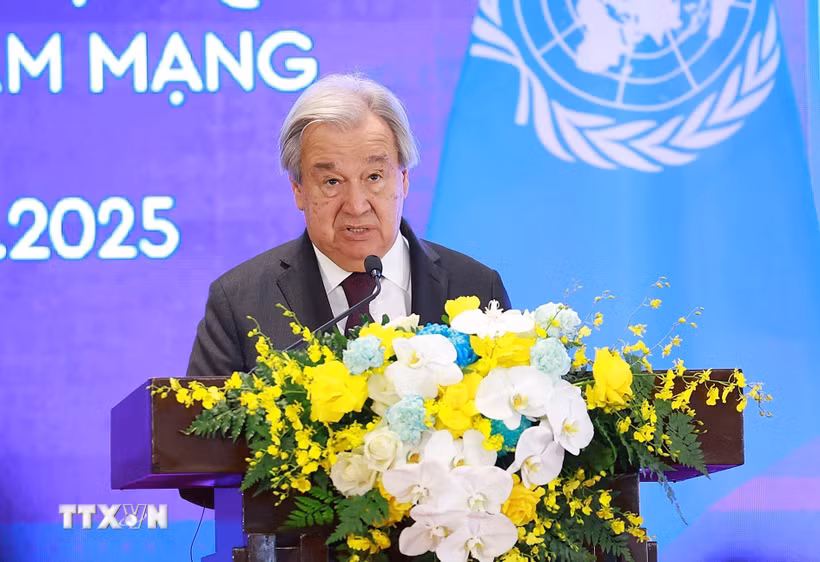 Tổng Thư ký Liên hợp quốc António Guterres gặp gỡ báo chí tại Lễ mở ký và Hội nghị cấp cao Công ước của Liên hợp quốc về Chống tội phạm mạng. (Ảnh: Dương Giang/TTXVN) 