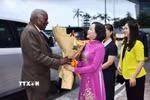 Phó Chủ tịch Quốc hội Nguyễn Thị Thanh đón Chủ tịch Quốc hội Cuba Esteban Lazo Hernández tại sân bay quốc tế Nội Bài. (Ảnh: Minh Đức/TTXVN)