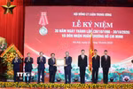 Tổng Bí thư, Chủ tịch nước Tô Lâm trao Huân chương Hồ Chí Minh tặng Hội đồng Lý luận Trung ương. (Ảnh: Thống Nhất/TTXVN)