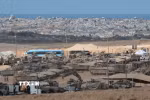 Xe quân sự Israel được triển khai tại biên giới với Gaza ngày 10/10/2025. (Ảnh: THX/TTXVN)