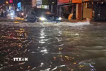Cận cảnh nhiều tuyến đường ở Thành phố Hồ Chí Minh ngập sâu