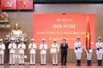 Chủ tịch nước Lương Cường trao Huân chương Lao động hạng Ba tặng Bộ Công an. (Ảnh: Lâm Khánh/TTXVN)