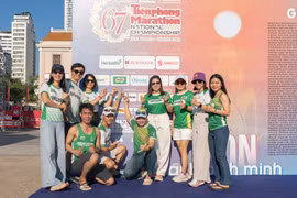 Đại diện từ nhãn hàng Nestlé MILO hào hứng tham dự giải chạy. (Ảnh: PV/Vietnam+)