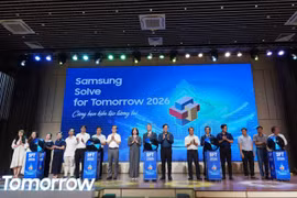 Đại biểu thực hiện nghi lễ khởi động cuộc thi Samsung Solve for Tomorrow 2026 khu vực miền Trung. (Ảnh: PV/Vietnam+)