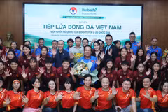 Herbalife Việt Nam 'tiếp sức' cho đội tuyển Nữ Việt Nam và đội tuyển U23 Việt Nam trước thềm ASIAD 2026. (Ảnh: VFF)