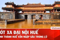 Trái tim Kinh thành Huế ngập sâu, nước lũ chảy xiết qua cổng Ngọ Môn 