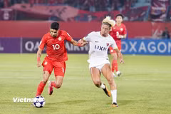 Công an Hà Nội (áo đỏ) nhận thất bại 0-1 trước Kashima Antlers. (Ảnh: Việt Anh/Vietnam+)
