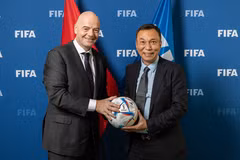 Chủ tịch FIFA Gianni Infantino (trái) sẽ dự khán trận chung kết lượt về ASEAN Cup 2026 diễn ra tối 26/8 trên sân Mỹ Đình. (Ảnh: VFF)