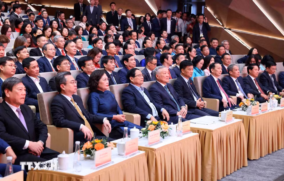 Thủ tướng Phạm Minh Chính và các đại biểu tham dự Đại hội thi đua yêu nước ngành Ngân hàng lần thứ 9. (Ảnh: Phạm Kiên/TTXVN)