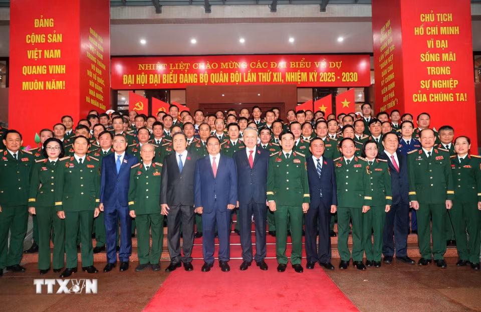 Tổng Bí thư Tô Lâm, Thủ tướng Phạm Minh Chính, Chủ tịch Quốc hội Trần Thanh Mẫn, Thường trực Ban Bí thư Trần Cẩm Tú và các đại biểu dự Đại hội. (Ảnh: Trọng Đức/TTXVN)