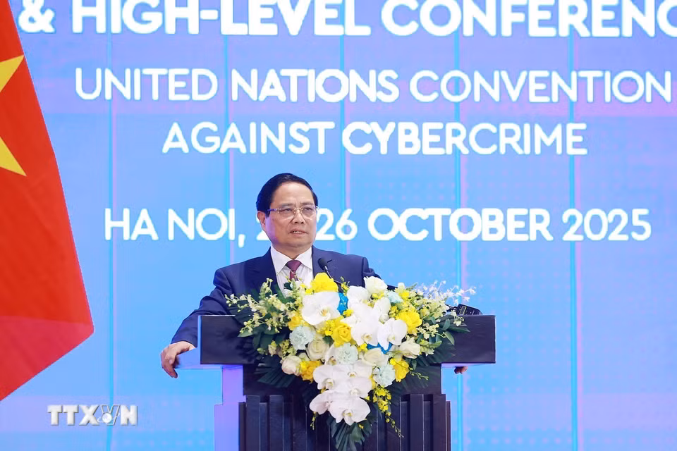 Thủ tướng Phạm Minh Chính phát biểu tại cuộc gặp gỡ báo chí Lễ mở ký và Hội nghị cấp cao Công ước của Liên hợp quốc về chống tội phạm mạng. (Ảnh: Dương Giang/TTXVN)