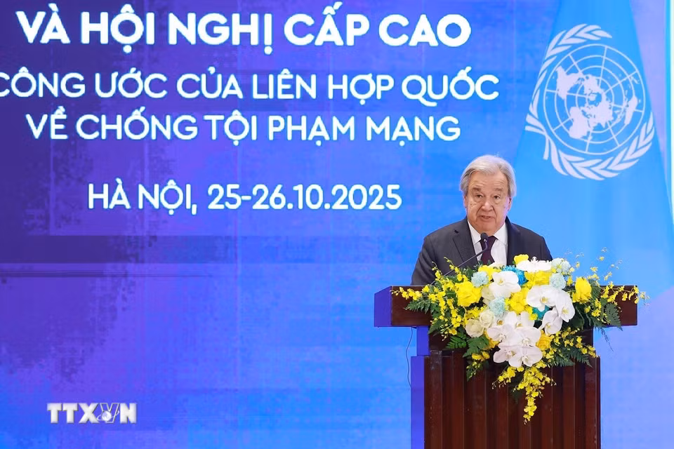Tổng Thư ký Liên hợp quốc António Guterres gặp gỡ báo chí tại Lễ mở ký và Hội nghị cấp cao Công ước của Liên hợp quốc về Chống tội phạm mạng. (Ảnh: Dương Giang/TTXVN)