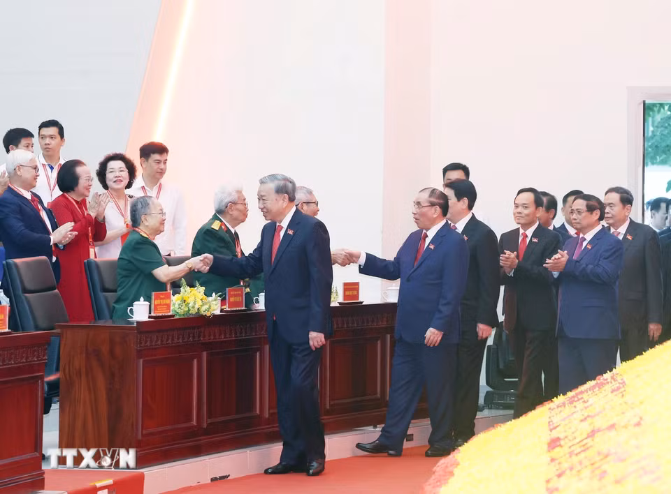 Tổng Bí thư Tô Lâm, các đồng chí lãnh đạo, nguyên lãnh đạo Đảng, Nhà nước dự Đại hội đại biểu Đảng bộ Thành phố Hồ Chí Minh lần thứ nhất, nhiệm kỳ 2025-2030. (Ảnh: TTXVN)