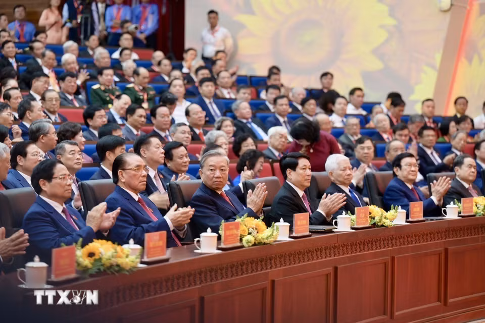 Tổng Bí thư Tô Lâm cùng các đồng chí lãnh đạo, nguyên lãnh đạo Đảng, Nhà nước tham dự Đại hội. (Ảnh: Thanh Vũ/TTXVN)