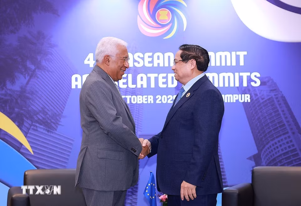 Thủ tướng Phạm Minh Chính gặp Chủ tịch Hội đồng châu Âu Antonio Costa. (Ảnh: Dương Giang/TTXVN)