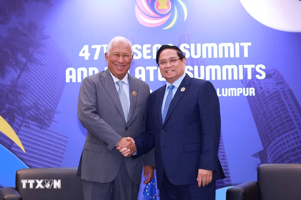 Thủ tướng Phạm Minh Chính gặp Chủ tịch Hội đồng châu Âu Antonio Costa. (Ảnh: Dương Giang/TTXVN)