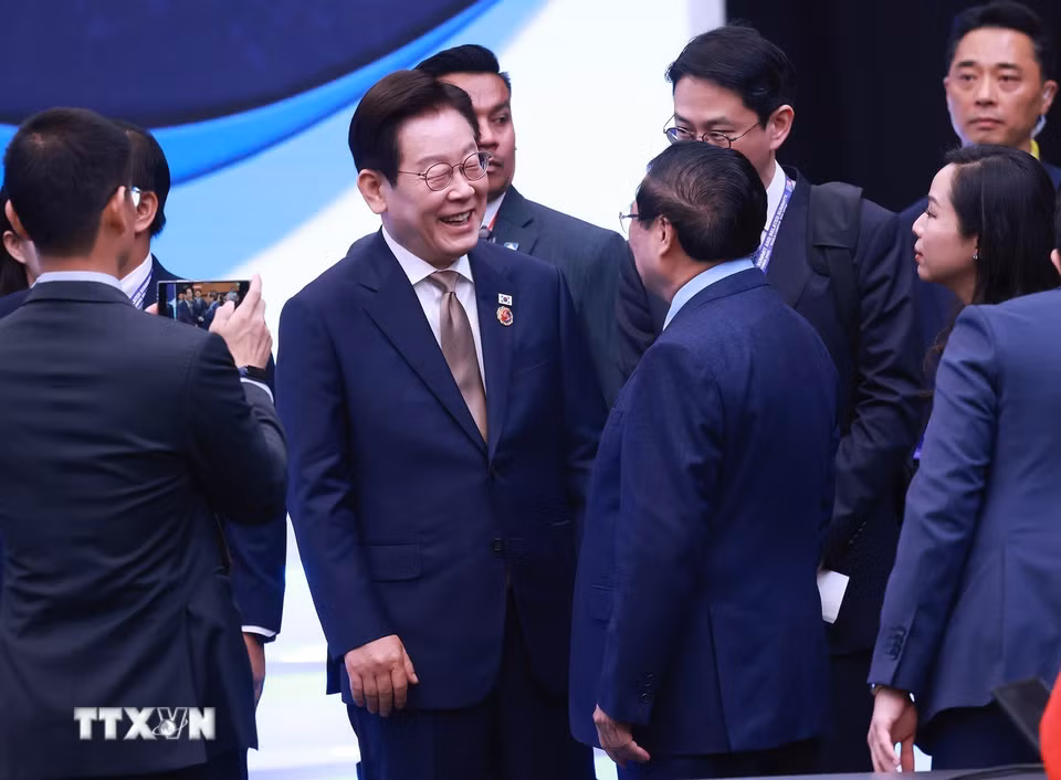 Thủ tướng Phạm Minh Chính và Tổng thống Hàn Quốc Lee Jae Myung tại Hội nghị Cấp cao ASEAN-Hàn Quốc lần thứ 26. (Ảnh: Dương Giang/TTXVN)