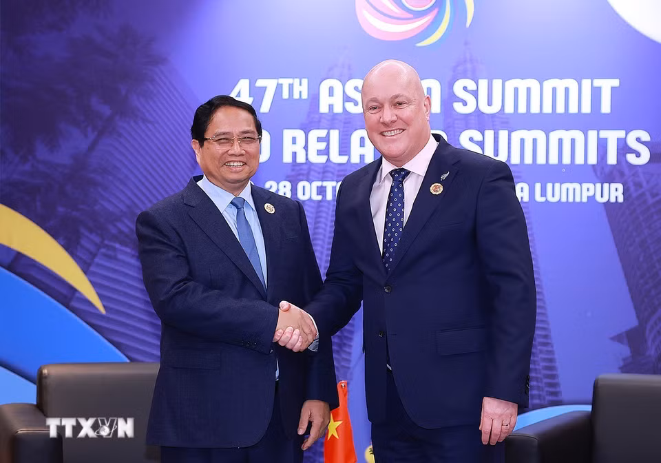 Thủ tướng Phạm Minh Chính gặp Thủ tướng New Zealand Christopher Luxon. (Ảnh: Dương Giang/TTXVN)