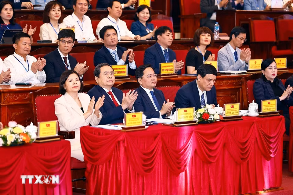 Chủ tịch Quốc hội Trần Thanh Mẫn và đại biểu dự Diễn đàn. (Ảnh: Doãn Tấn/TTXVN)