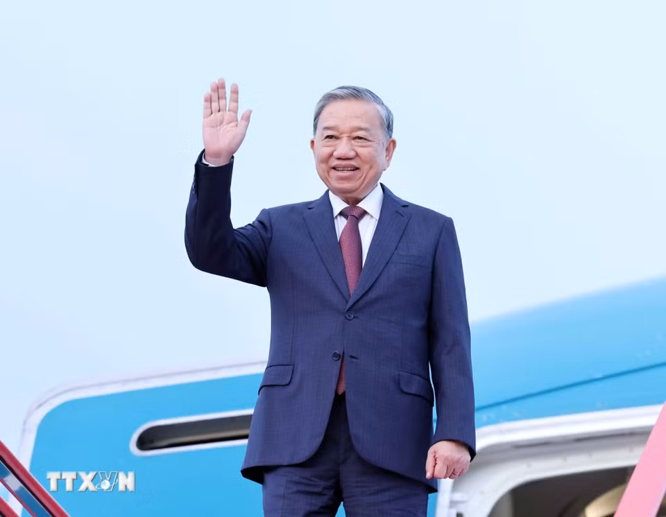 Tổng Bí thư Tô Lâm đến Bình Nhưỡng, bắt đầu thăm cấp Nhà nước tới Triều Tiên và dự Lễ kỷ niệm 80 năm thành lập Đảng Lao động Triều Tiên. (Ảnh: Thống Nhất/TTXVN)