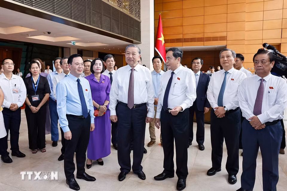 Tổng Bí thư Tô Lâm dự tham quan gian trưng bày Quốc hội số tại Hội nghị. (Ảnh: Doãn Tấn/TTXVN)