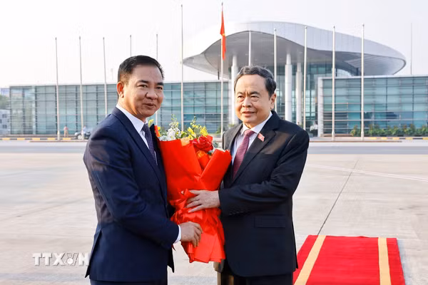 Chủ tịch Quốc hội Trần Thanh Mẫn lên đường thăm chính thức Trung Quốc