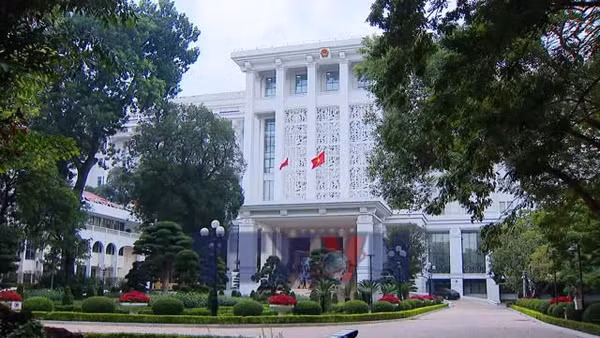 Thủ tướng Lê Minh Hưng chủ trì lễ đón chính thức Thủ tướng Ba Lan